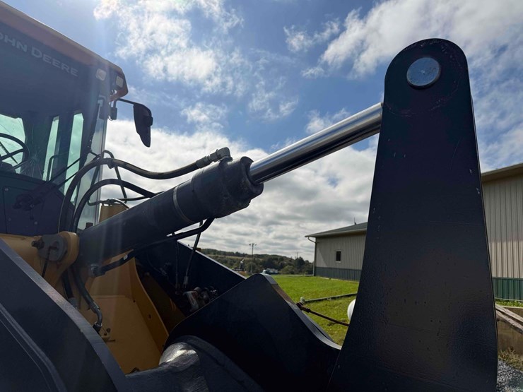 2022-deere-544-p-tier-image-11