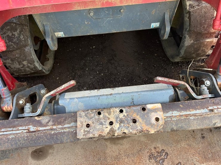 2023-takeuchi-tl8-image-13
