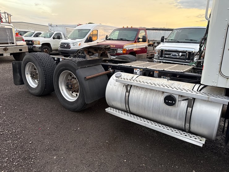 2013-kenworth-t660-image-5