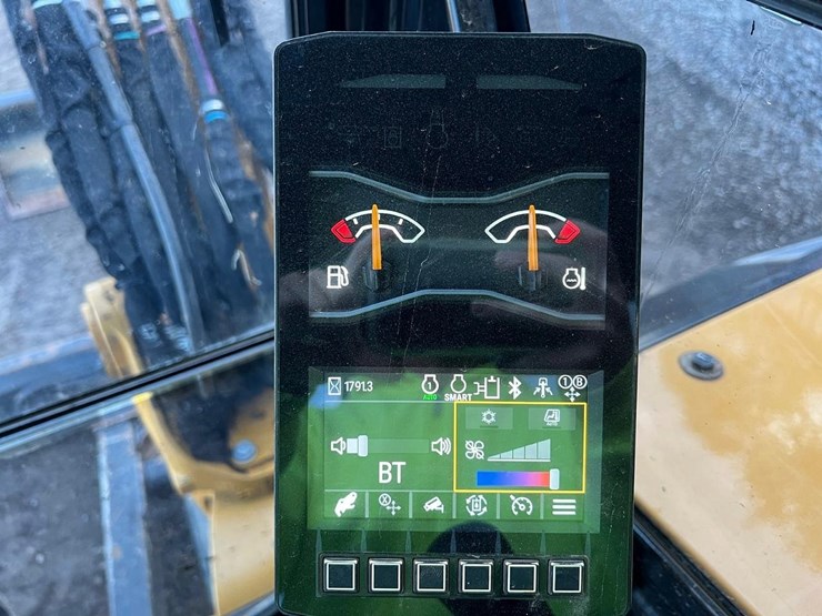 2023-caterpillar-305cr-image-21