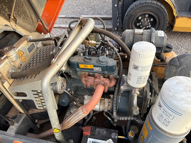 #2070-•-2017-atlas-copco-towable-air-compressor-image-8