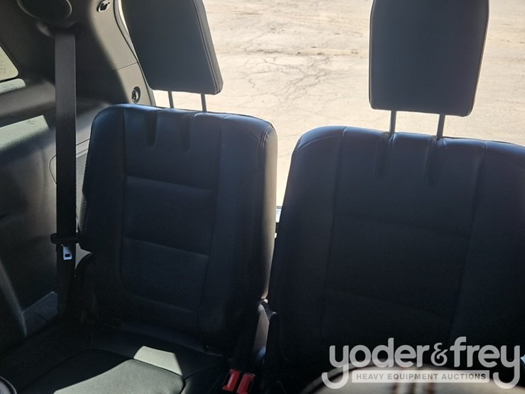 2019-ford-explorer-image-26