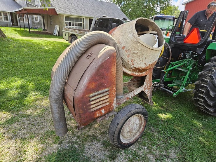 #8737-•-timken-bearing-equipment-towable-concrete-mixer-image-6
