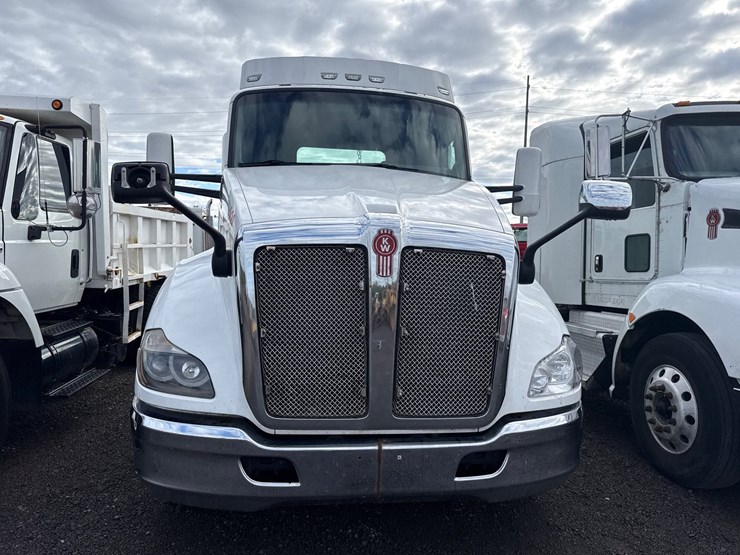 2017-kenworth-t680-image-2