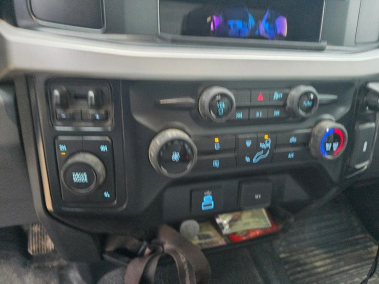 2025-ford-f550-xl-image-35