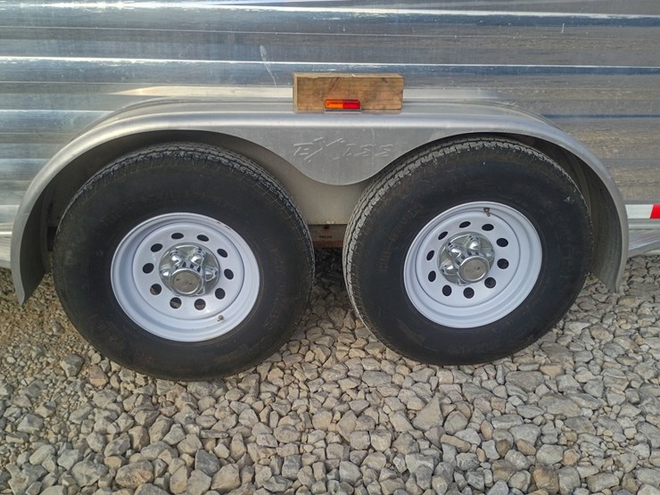 2012-custom-trailer-image-48