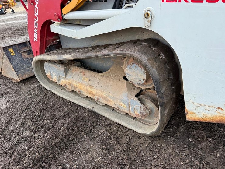 2020-takeuchi-tl8-image-17