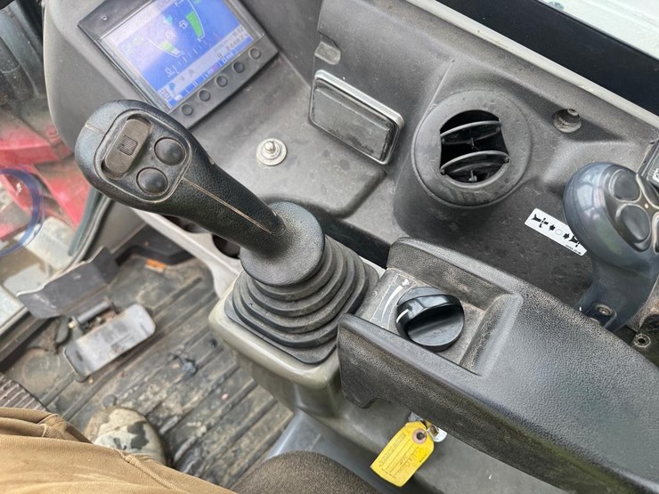 2016-takeuchi-tb260-image-27