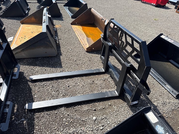 #2038-•-blue-diamond-48"-skid-steer-pallet-forks-image-1