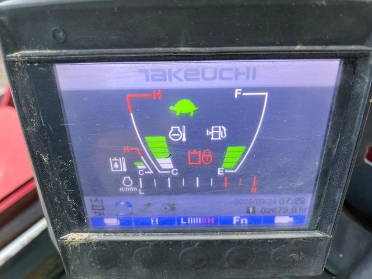 2020-takeuchi-tl8-image-19