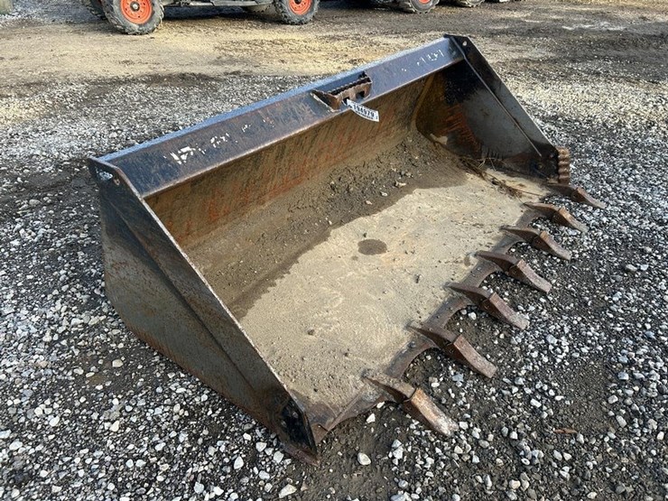 76”-skid-steer-tooth-bucket-image-5