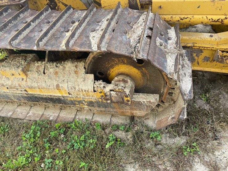 2005-caterpillar-d3g-xl-image-18