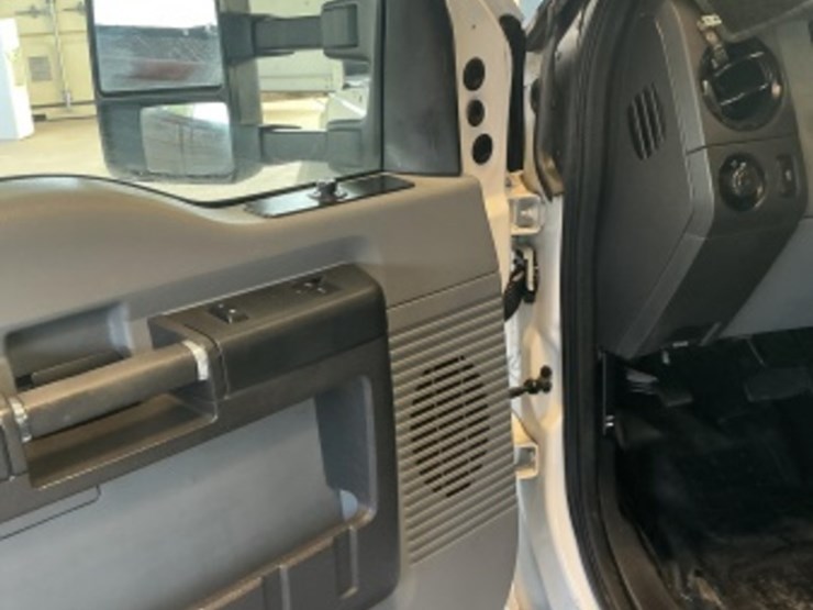 2015-ford-f550-image-25