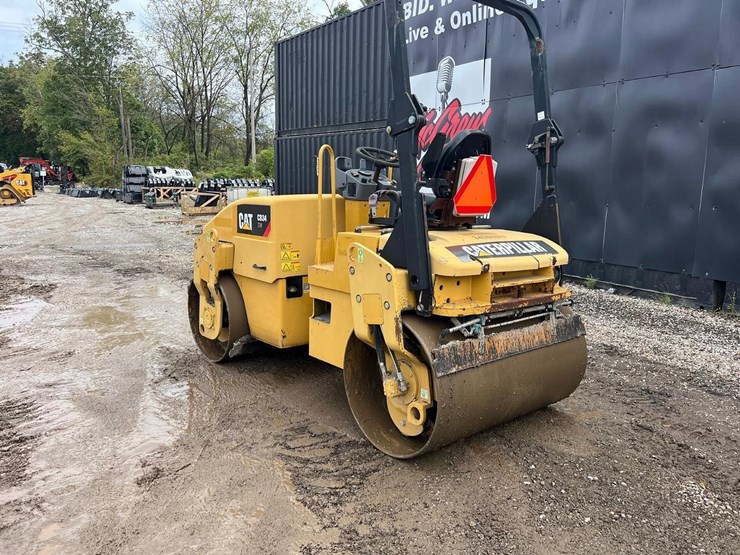 2010-caterpillar-cb34xw-image-4