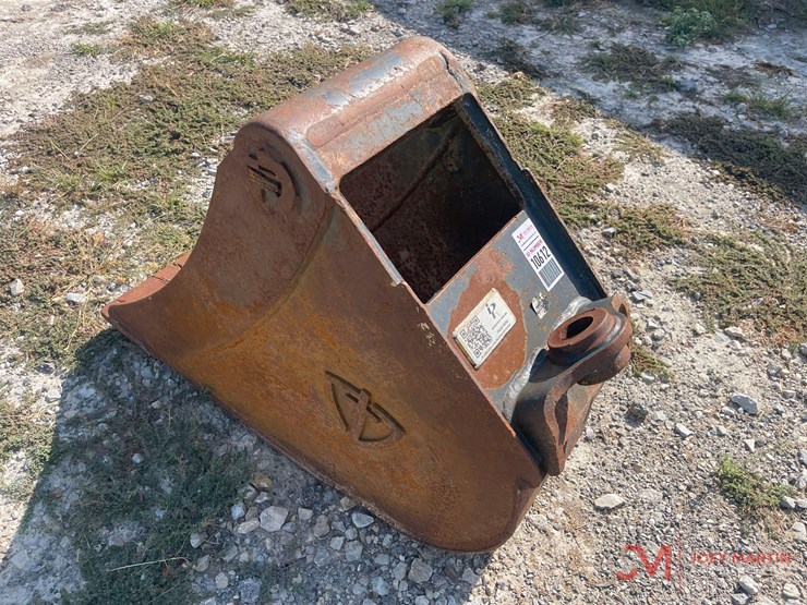13-excavator-smooth-bucket-image-5