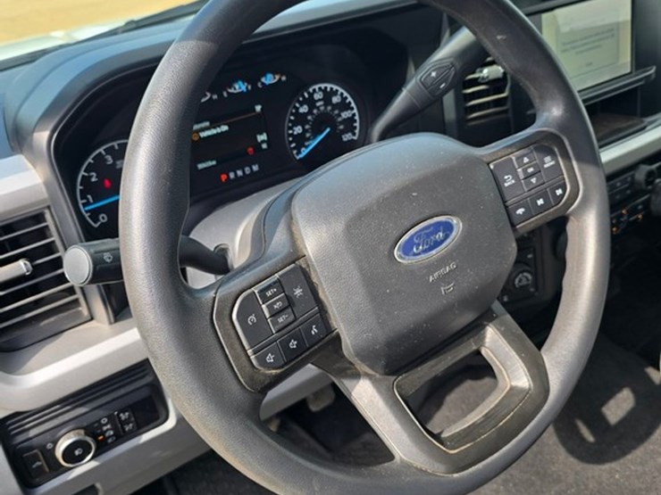 2023-ford-f350-xlt-image-26