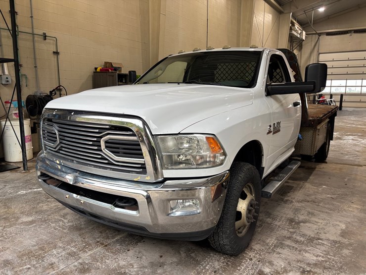 2015-dodge-ram-3500-image-1