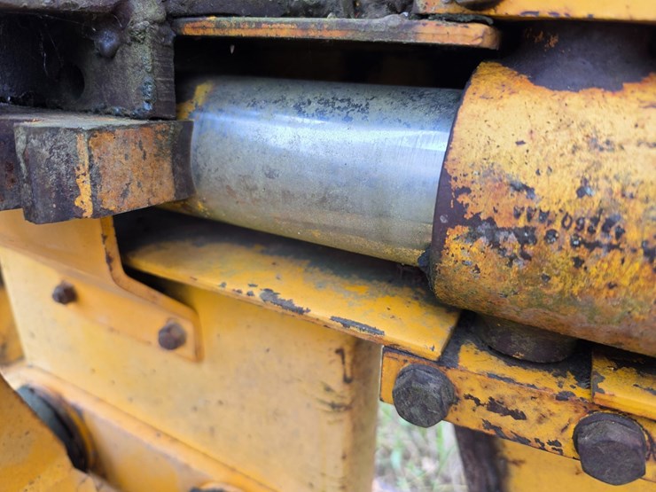 #25268-•-international-3082-series-a-back-hoe-attachment-image-33
