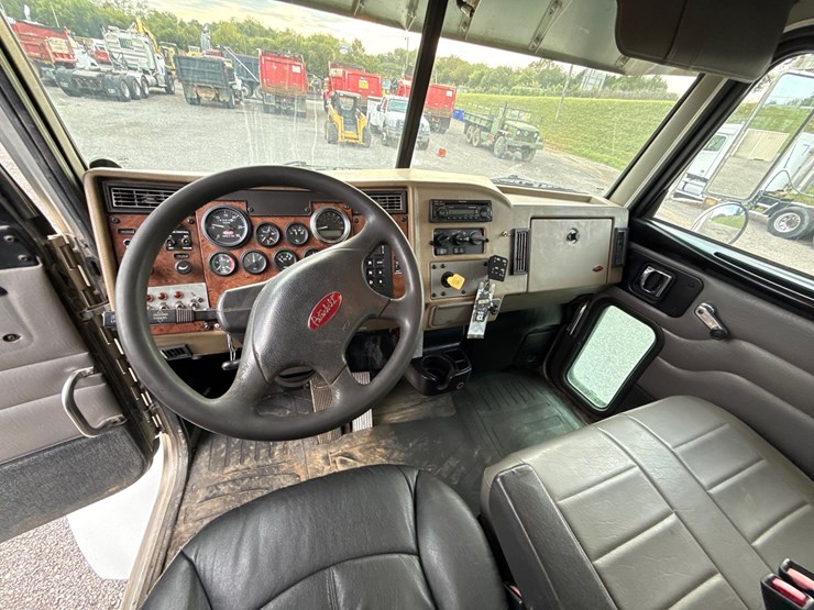 2007-peterbilt-340-image-18