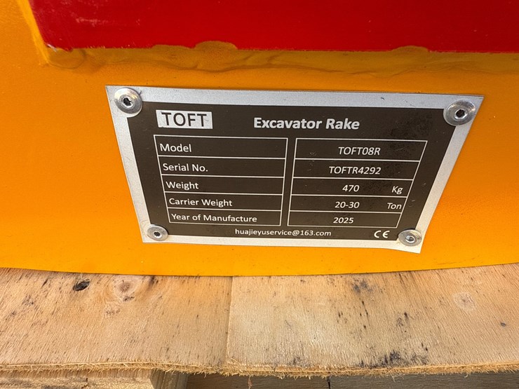 caterpillar-320-image-4