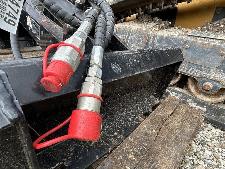 giyi-common-interface-backhoe-attachment-image-3