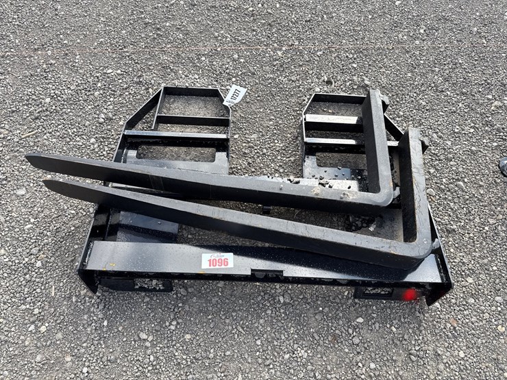 #1096-•-48"-skid-steer-pallet-forks-image-1