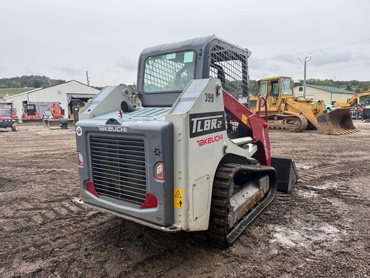 2023-takeuchi-tl8-image-4
