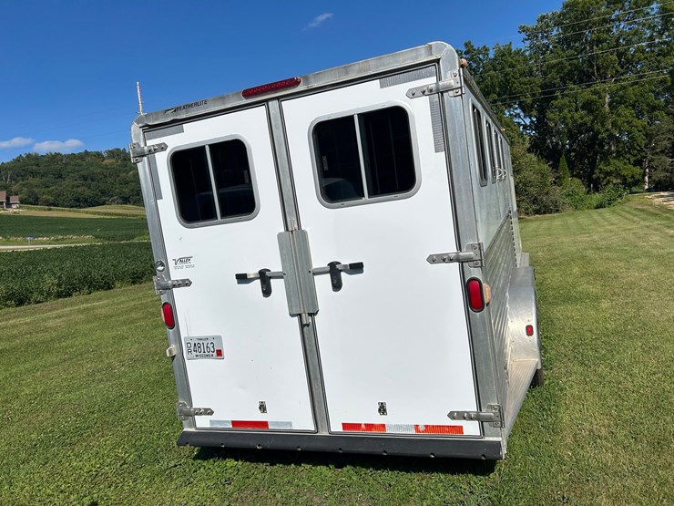 #1150-•-2005-featherlite-horse-trailer-(wi-title-in-delay)-(mondovi,-wi)-image-5