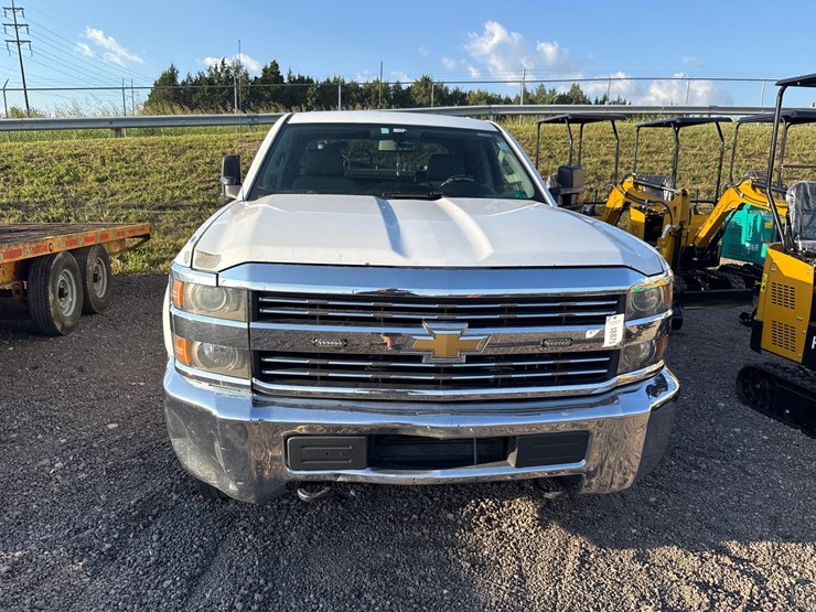 2016-chevrolet-2500-image-2