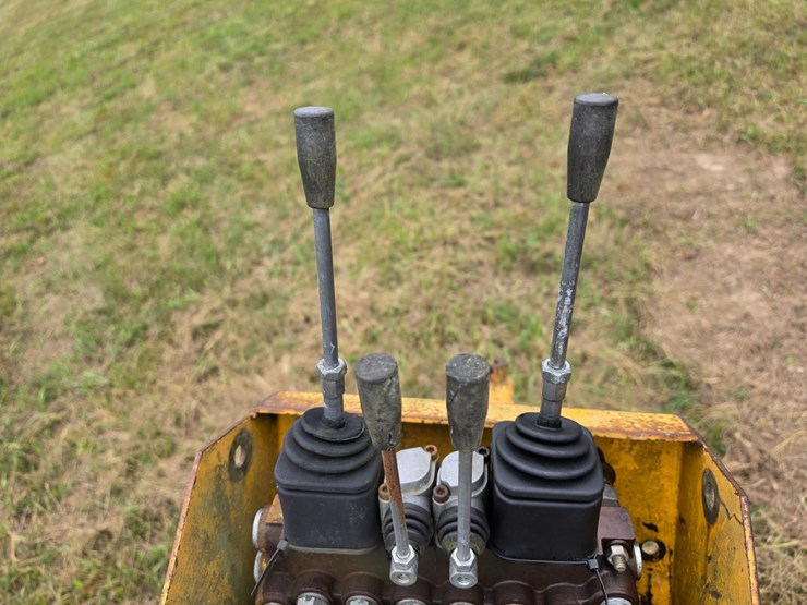 #25268-•-international-3082-series-a-back-hoe-attachment-image-45