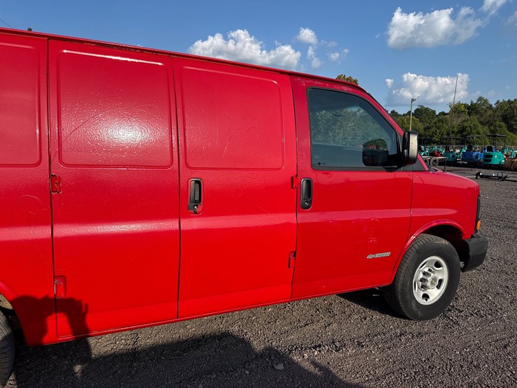 2003-chevrolet-3500-image-5