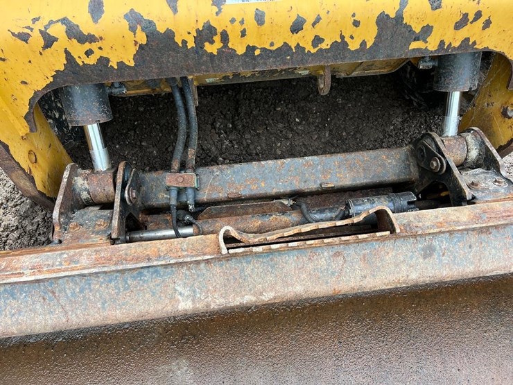 2015-caterpillar-262d-image-13
