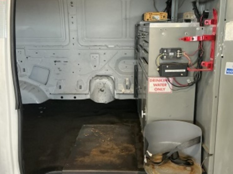 2009-ford-cargo-image-9