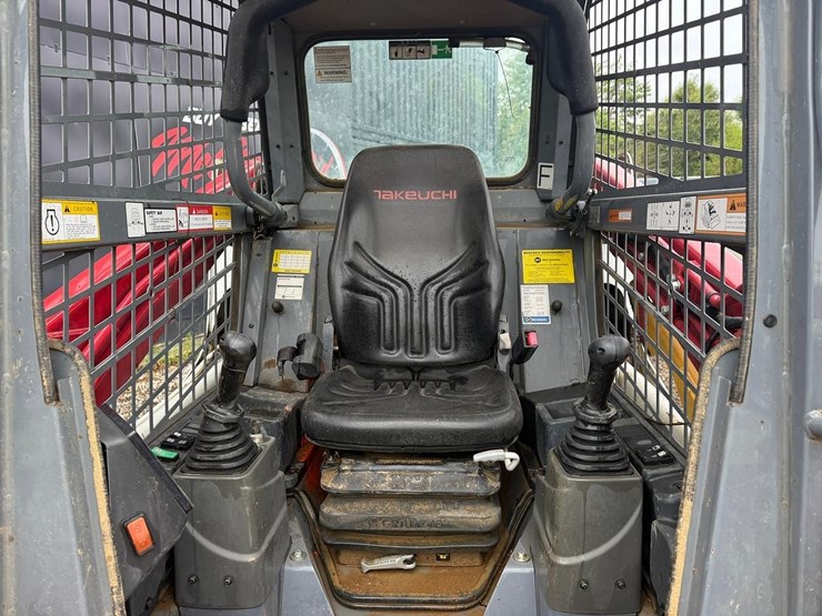 2023-takeuchi-tl8-image-12