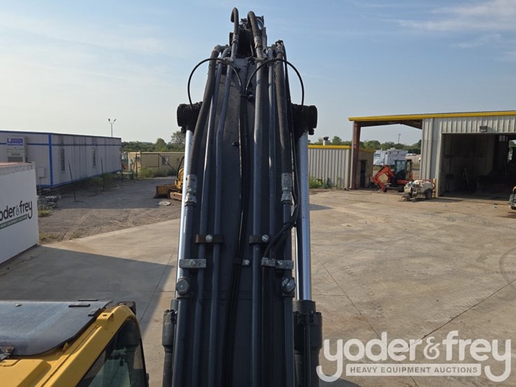 2019-deere-210g-lc-image-55