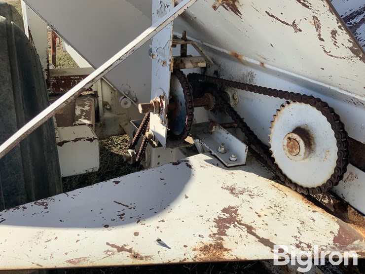 farmhand-t/a-fertilizer-spreader-image-13