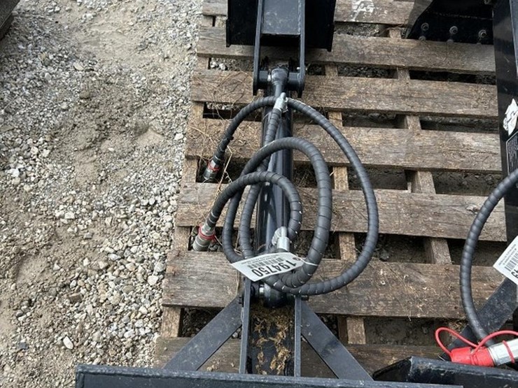 giyi-common-interface-backhoe-attachment-image-2