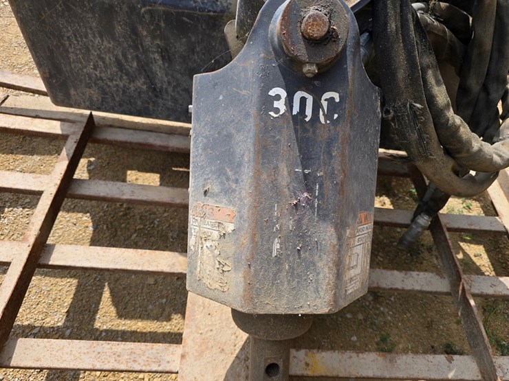 #9613-•-2009-bobcat-300-direct-drive-post-hole-digger-image-9