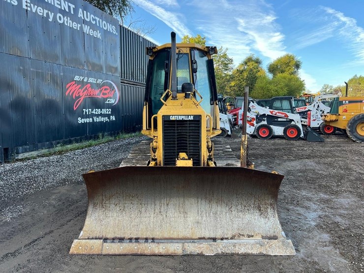 2004-caterpillar-d3g-xl-image-9