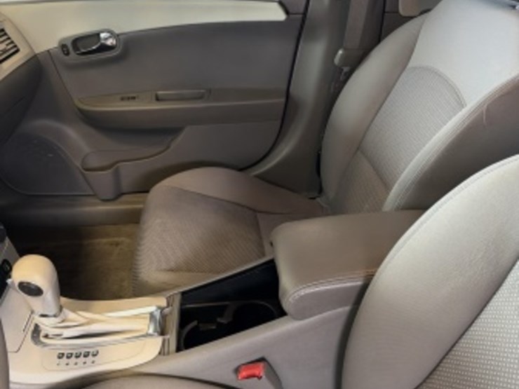 2012-chevrolet-malibu-sdn-image-21