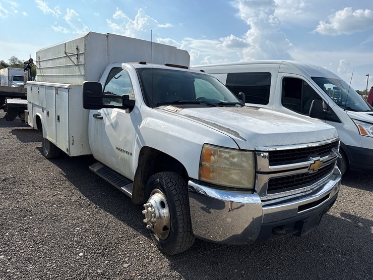 2008-chevrolet-3500-image-3