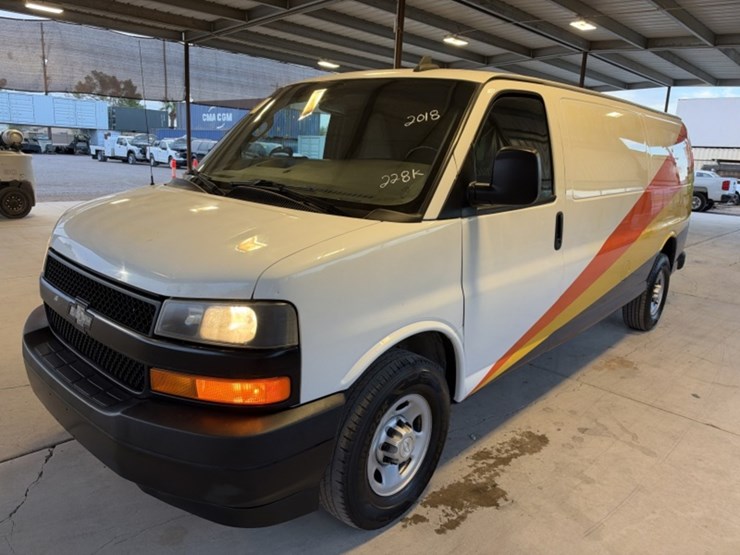 2018-chevrolet-express-2500-image-4