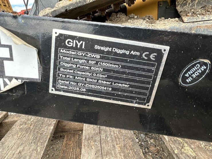 giyi-common-interface-backhoe-attachment-image-4