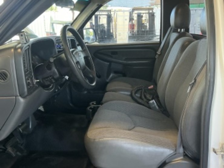 2005-chevrolet-silverado-2500hd-image-21