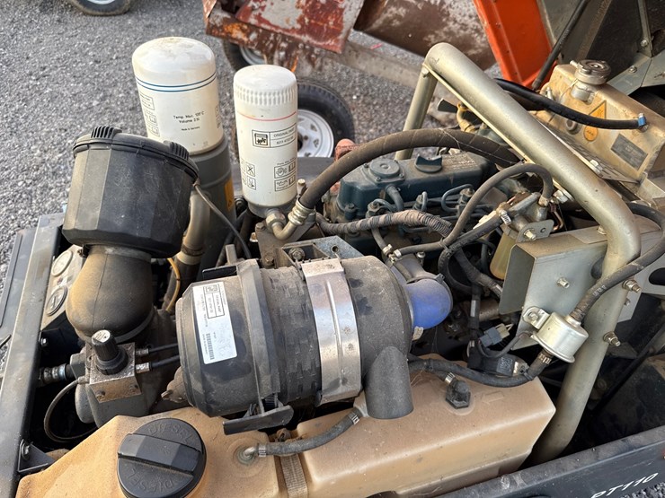 #2070-•-2017-atlas-copco-towable-air-compressor-image-7