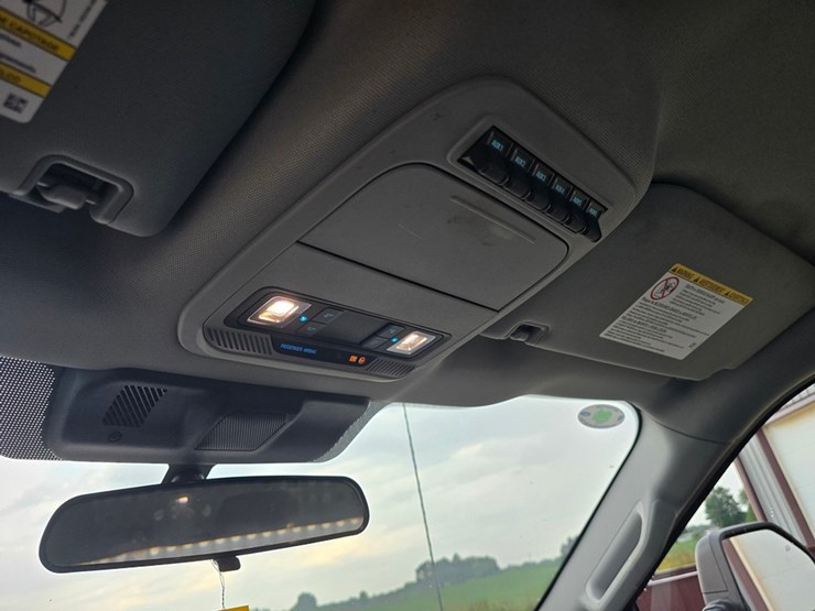 2025-ford-f550-xl-image-32