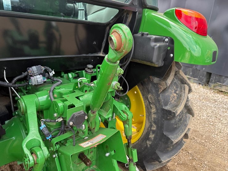 2021-john-deere-5055e-image-16