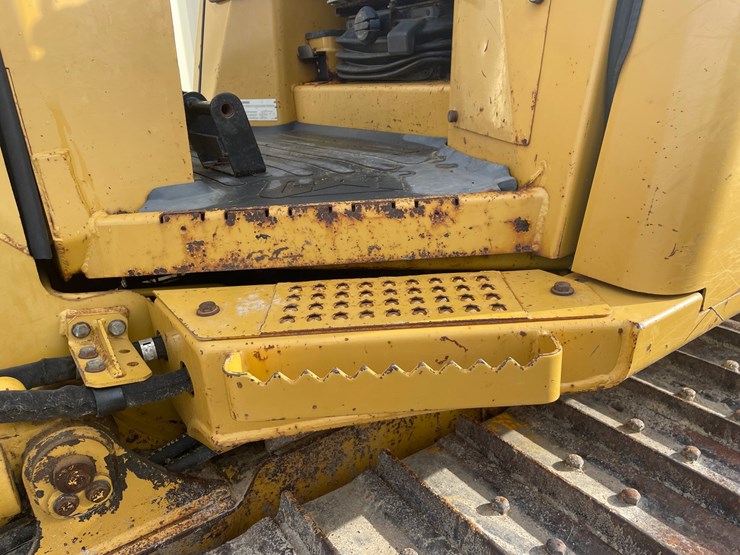 2005-caterpillar-d3g-xl-image-28