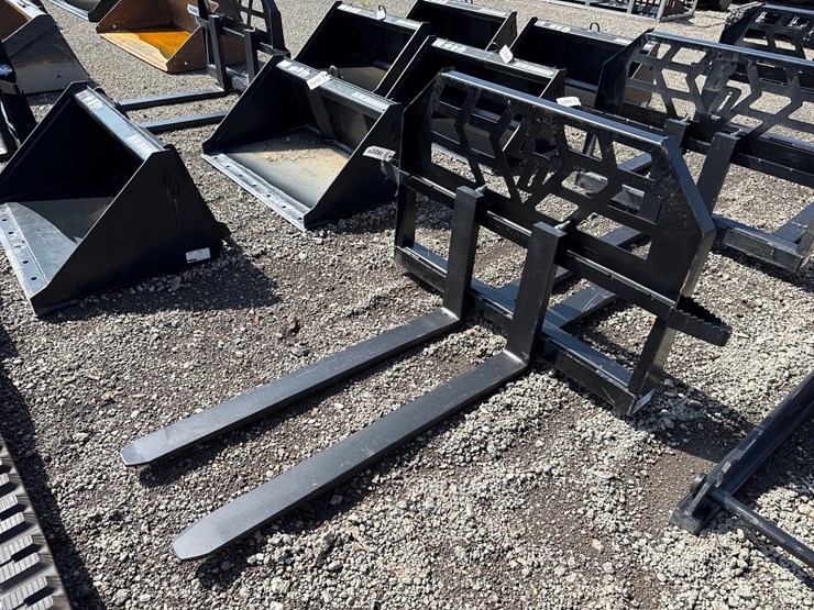 #2047-•-blue-diamond-48"-skid-steer-pallet-forks-image-1
