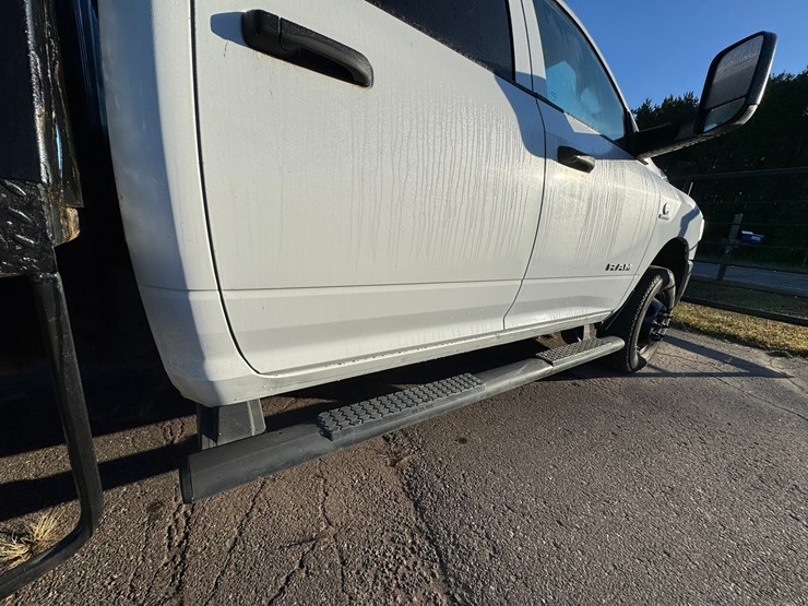 2020-dodge-3500-image-26